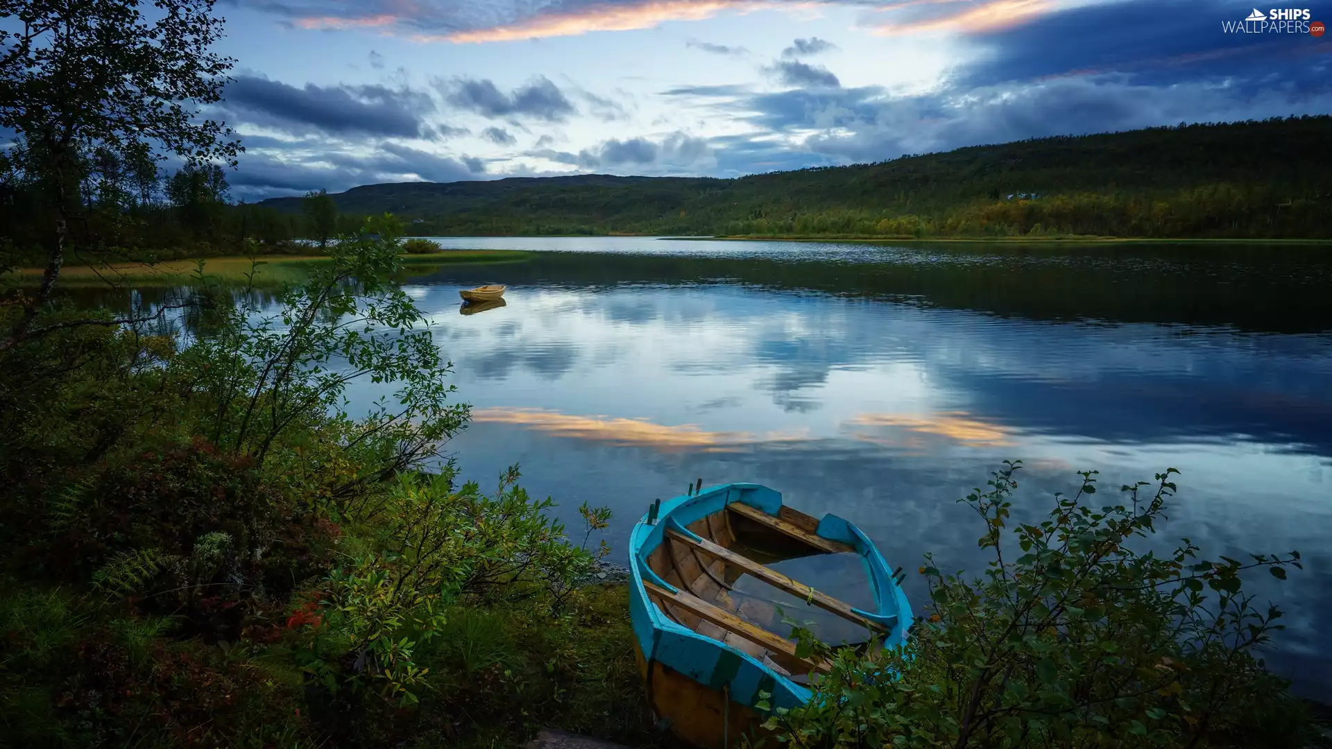 viewes, clouds, boats, trees, lake