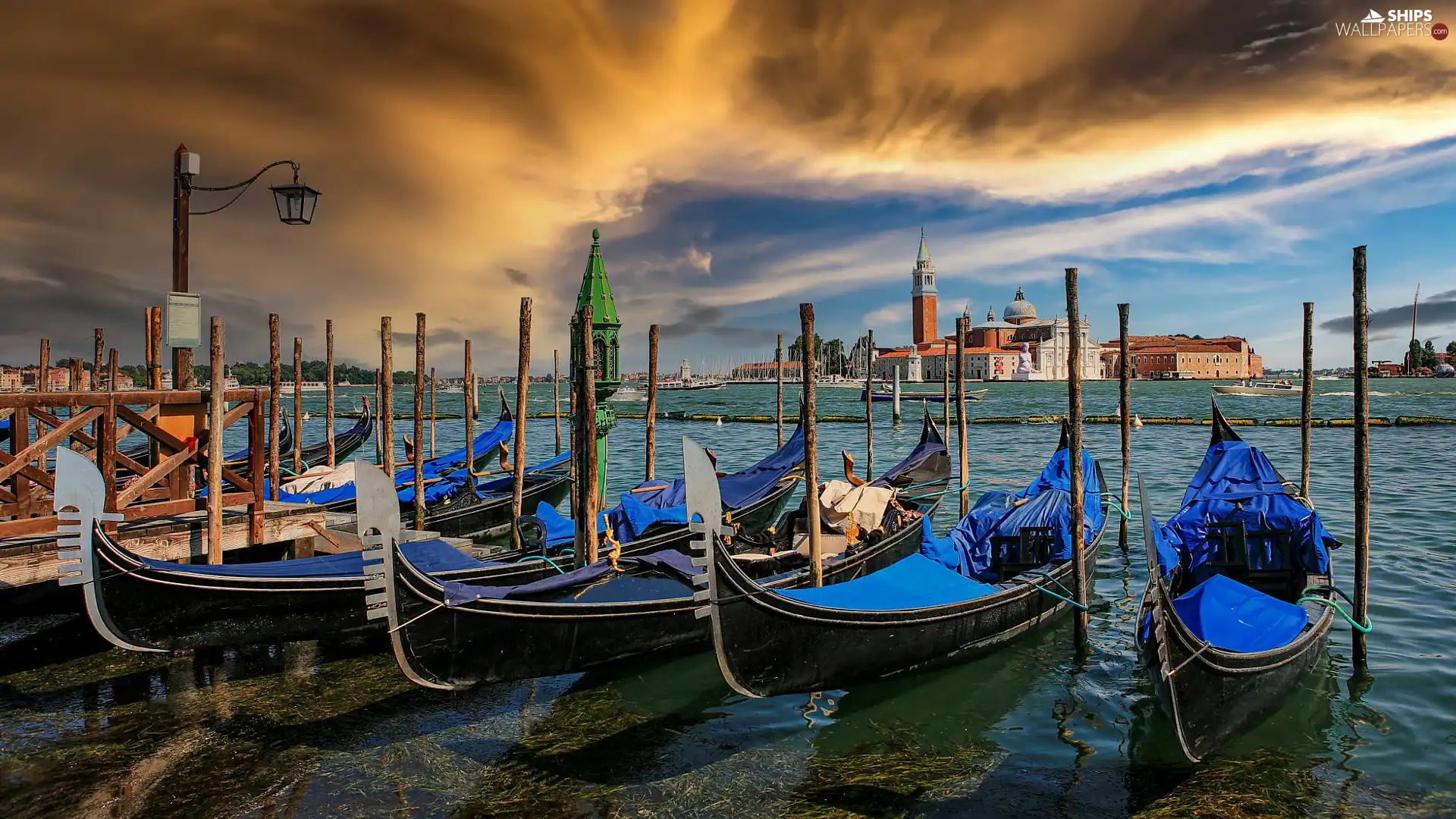 Basilica of San Giorgio Maggiore, Canal Grande, Harbour, Venice, Gondolas, Narrows, Lighthouse, Italy, clouds, boats