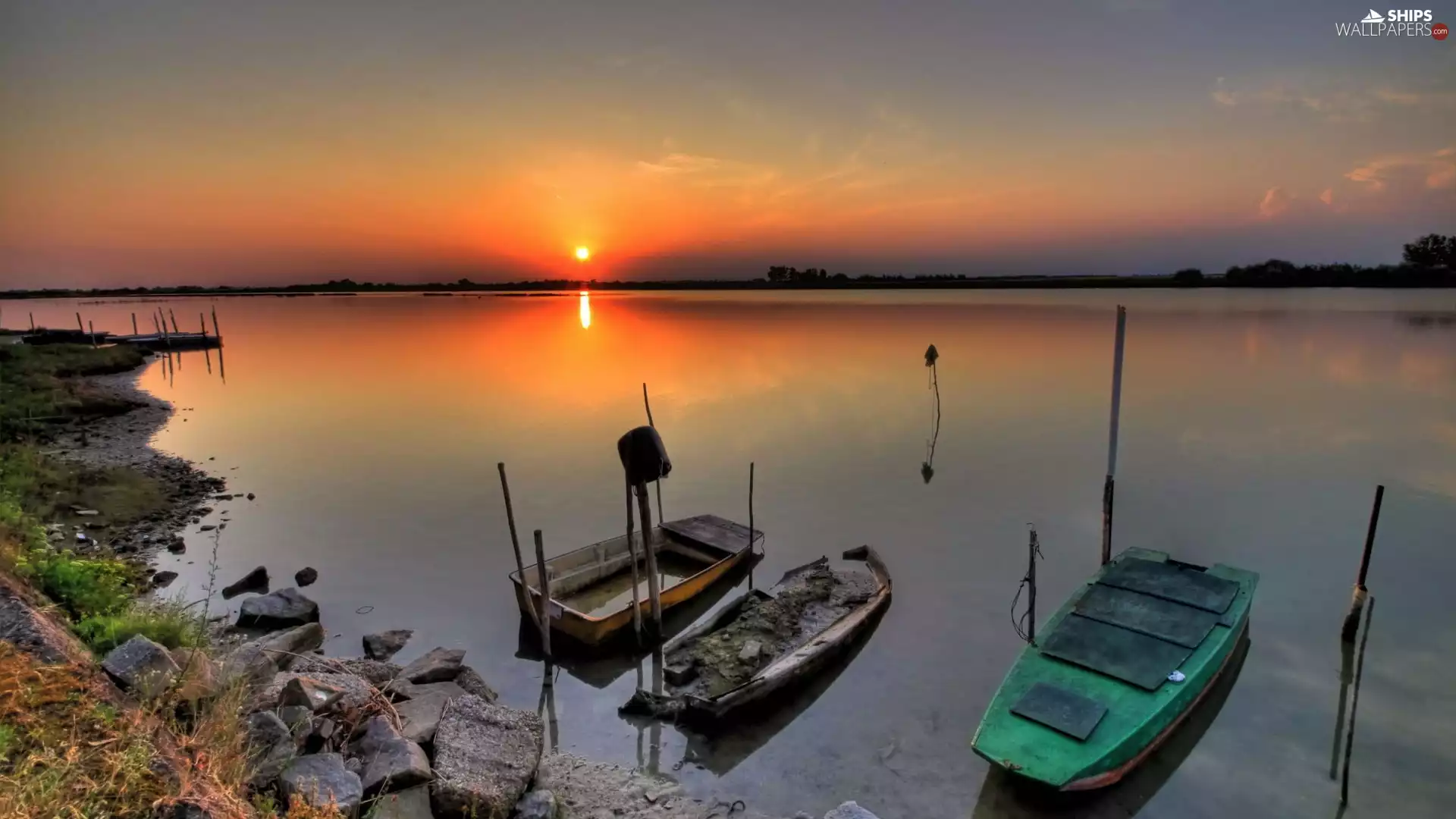 Great Sunsets, boats, lake