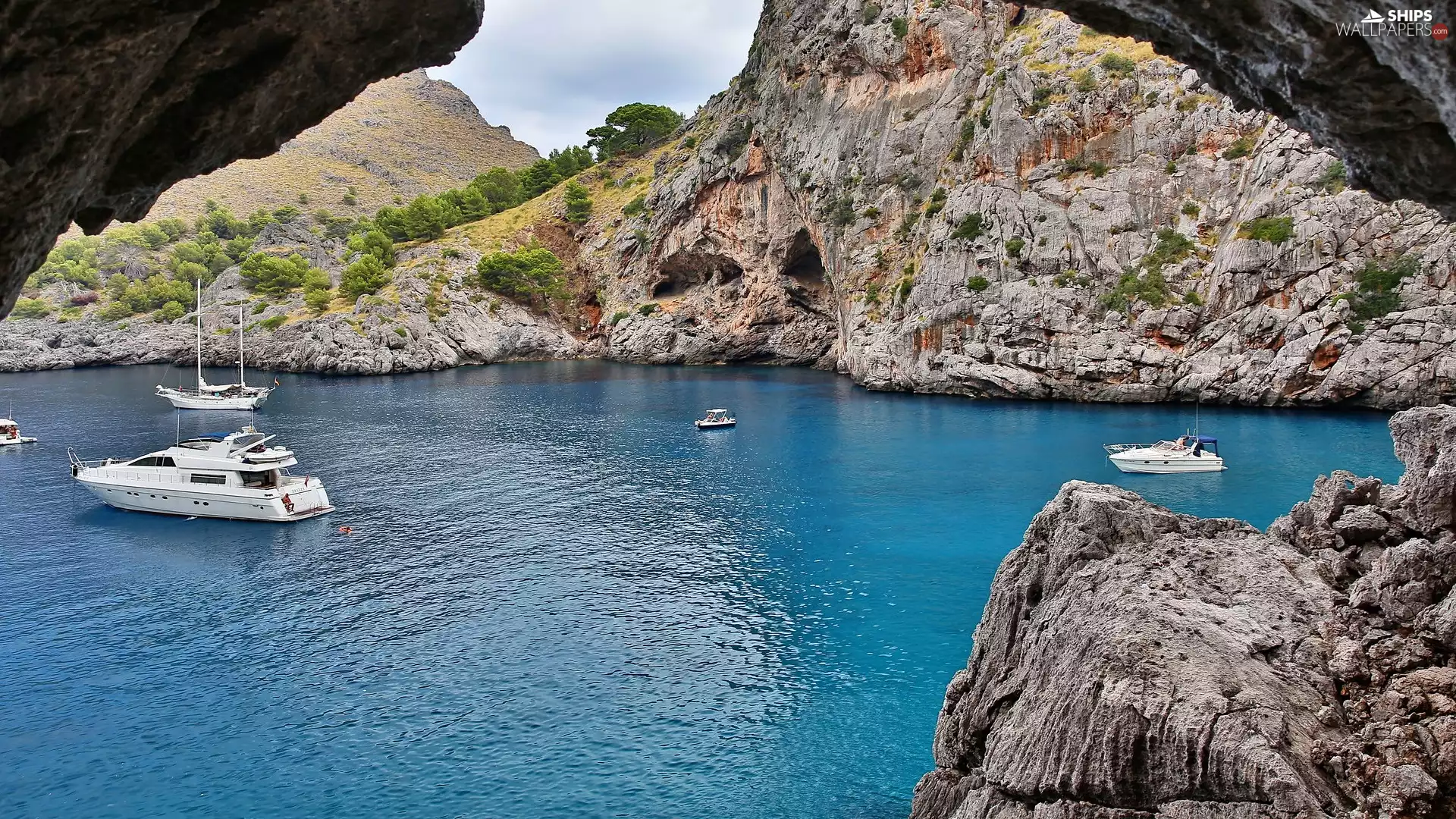 Yacht, motorboat, rocks, lake, Mountains