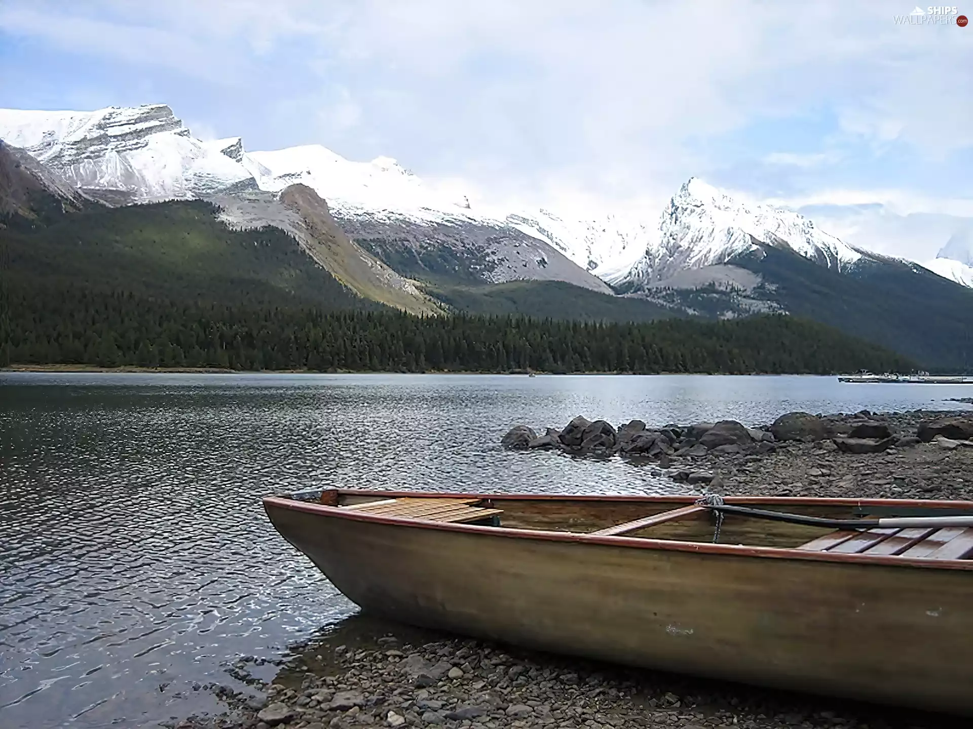 Mountains, Boat
