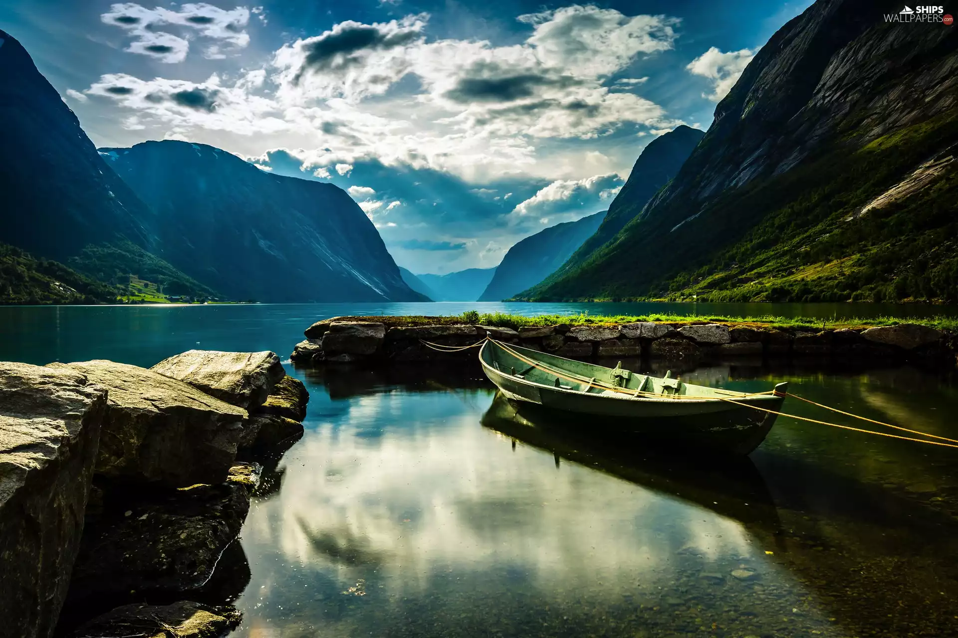 Mountains, Boat, Sogn og Fjordane, Fiord Sognefjorden, Norway