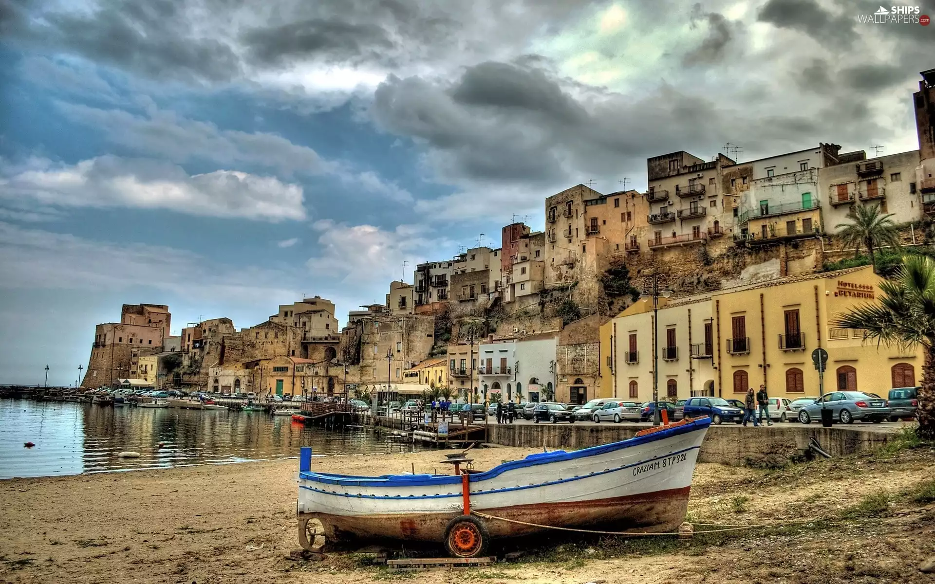 Beaches, Town, cars, People, Boat, sea