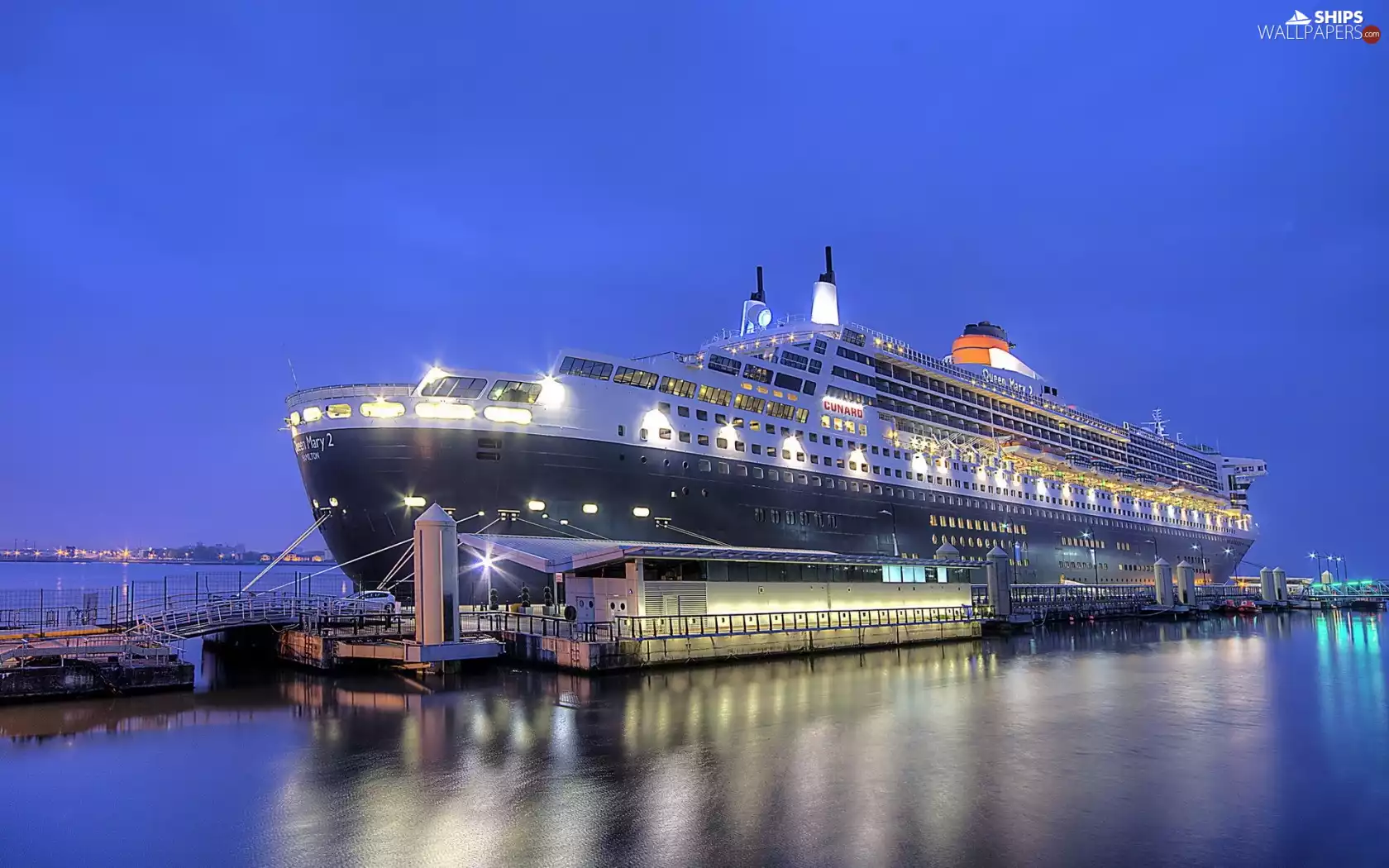 Queen Mary 2, port