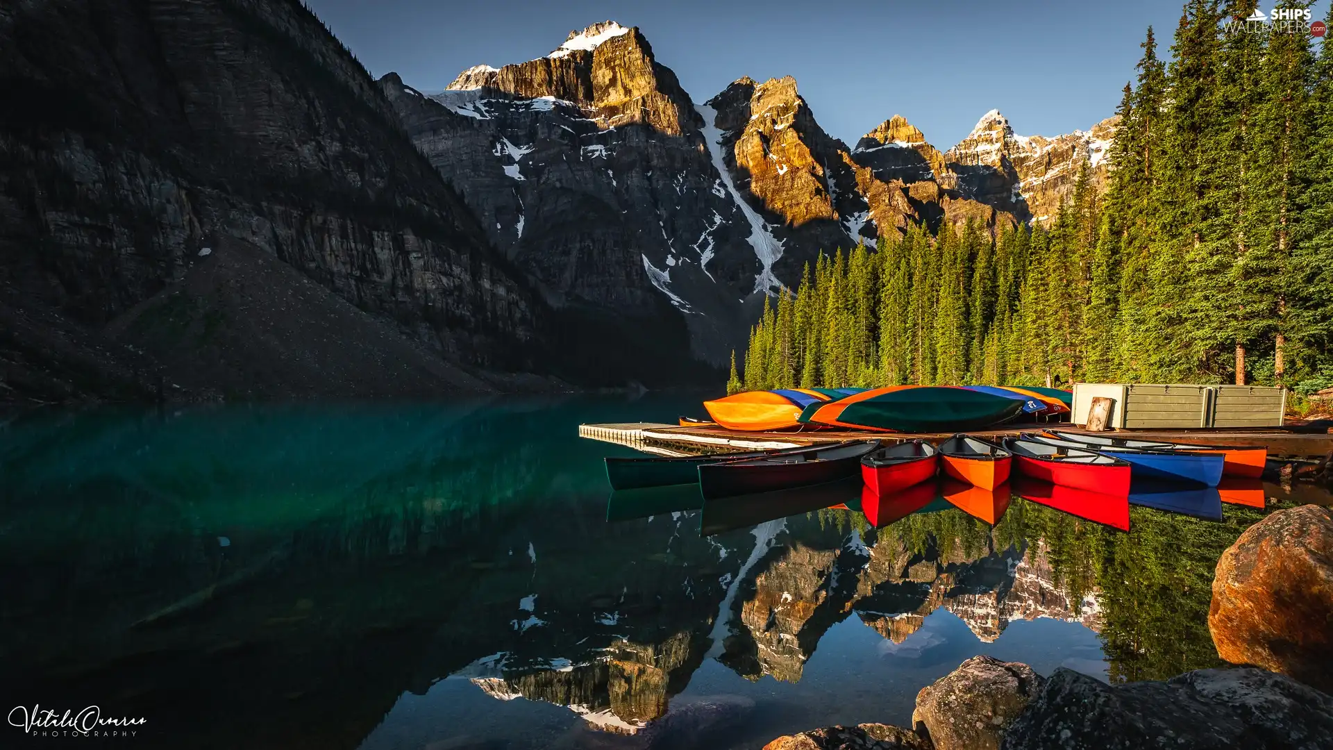 Kayaks, lake, trees, forest, Mountains, Canada, Province of Alberta, Platform, Moraine Lake, Banff National Park, viewes