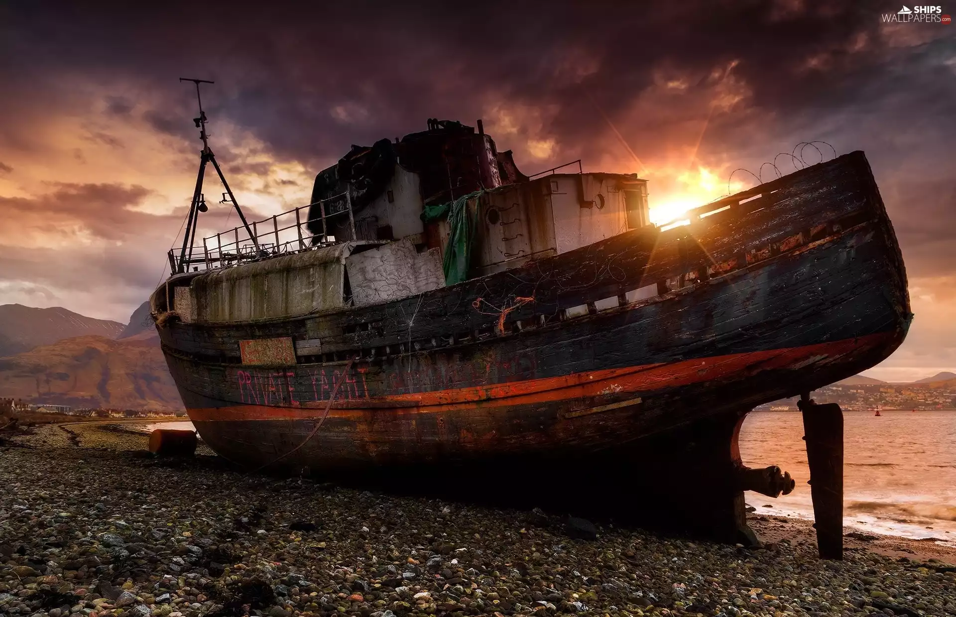 Linnhe Lake, Scotland, Stones, Beaches, wreck, Corpach