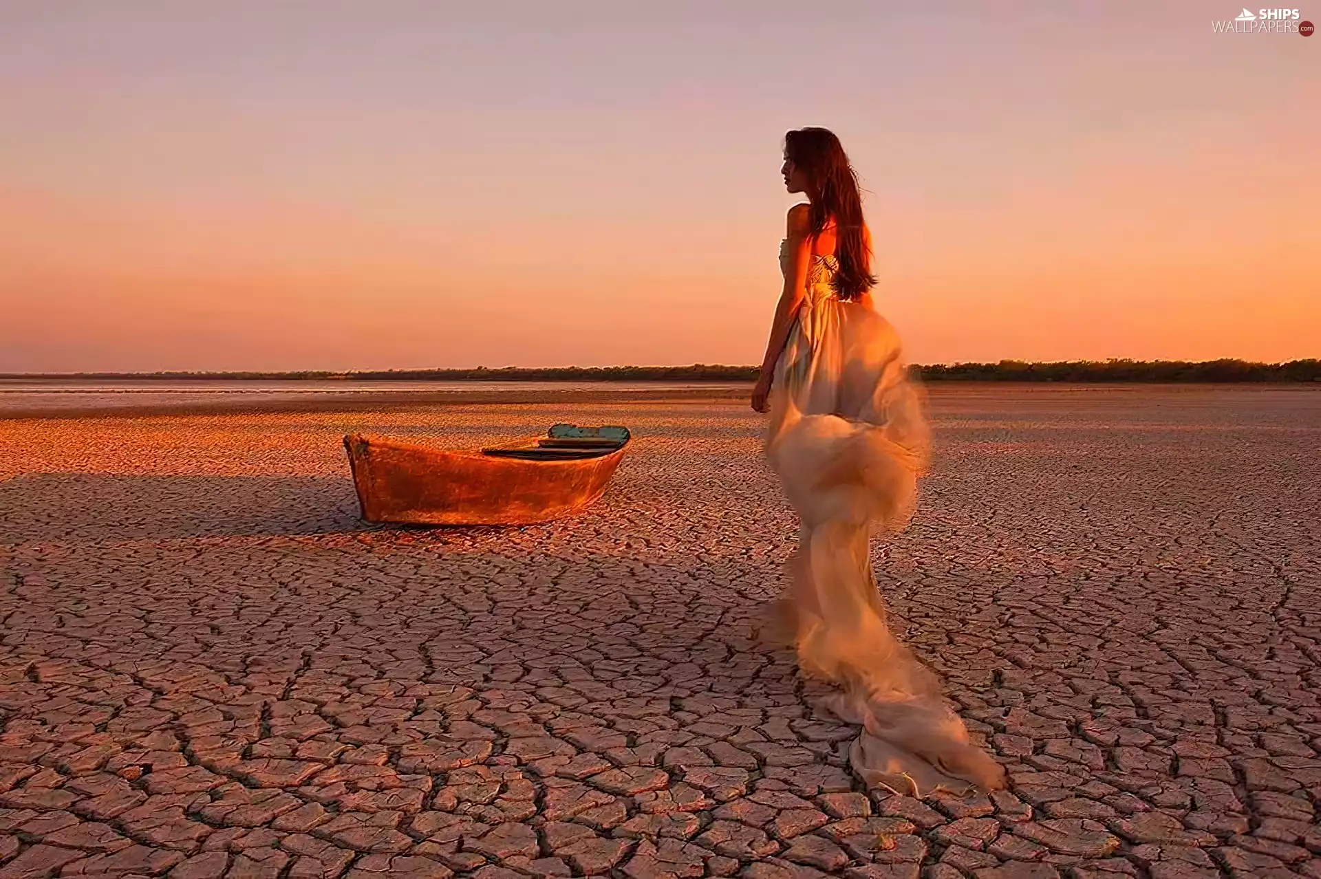 Women, sun, bath-tub, west