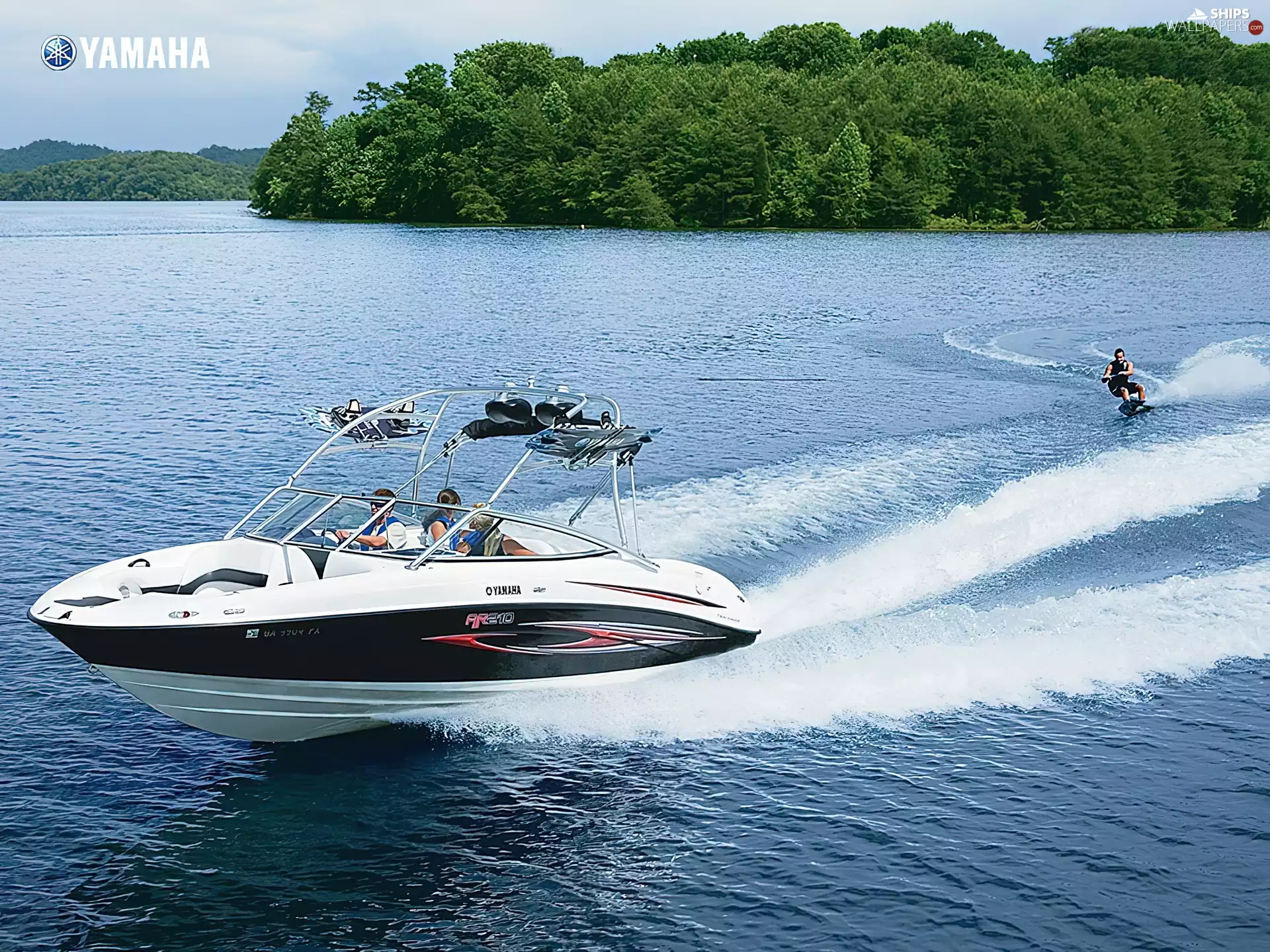 Yamaha motor boat, Surfer