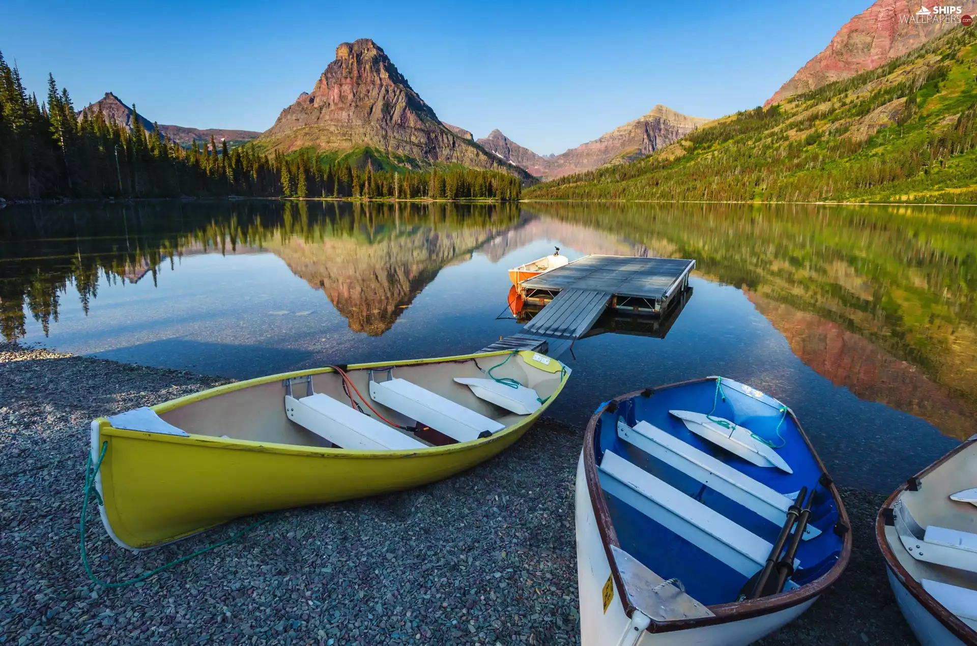 Platform, VEGETATION, Boats, lake, Mountains