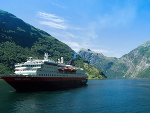 Mountains, Fiord Geiranger, Norway, Kong Harald Ship
