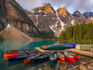 Platform, lake, trees, forest, Mountains, Canada, Province of Alberta, Kayaks, Moraine Lake, Banff National Park, viewes