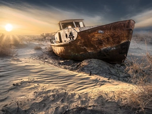 winter, Boat, wreck, rays of the Sun