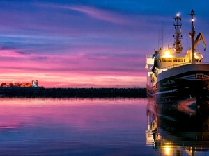 Sky, Ship, sea