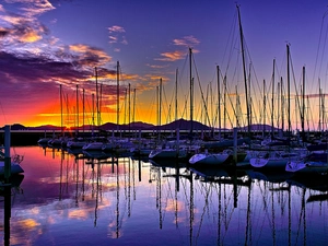 Yachts, sun, sea, west